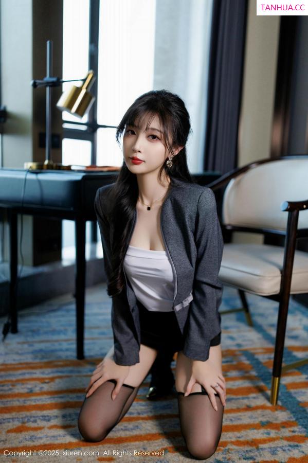   [XiuRen]高清写真图 2025.03.03 No.9957 樱桃小阑子 黑丝美腿第31张图片